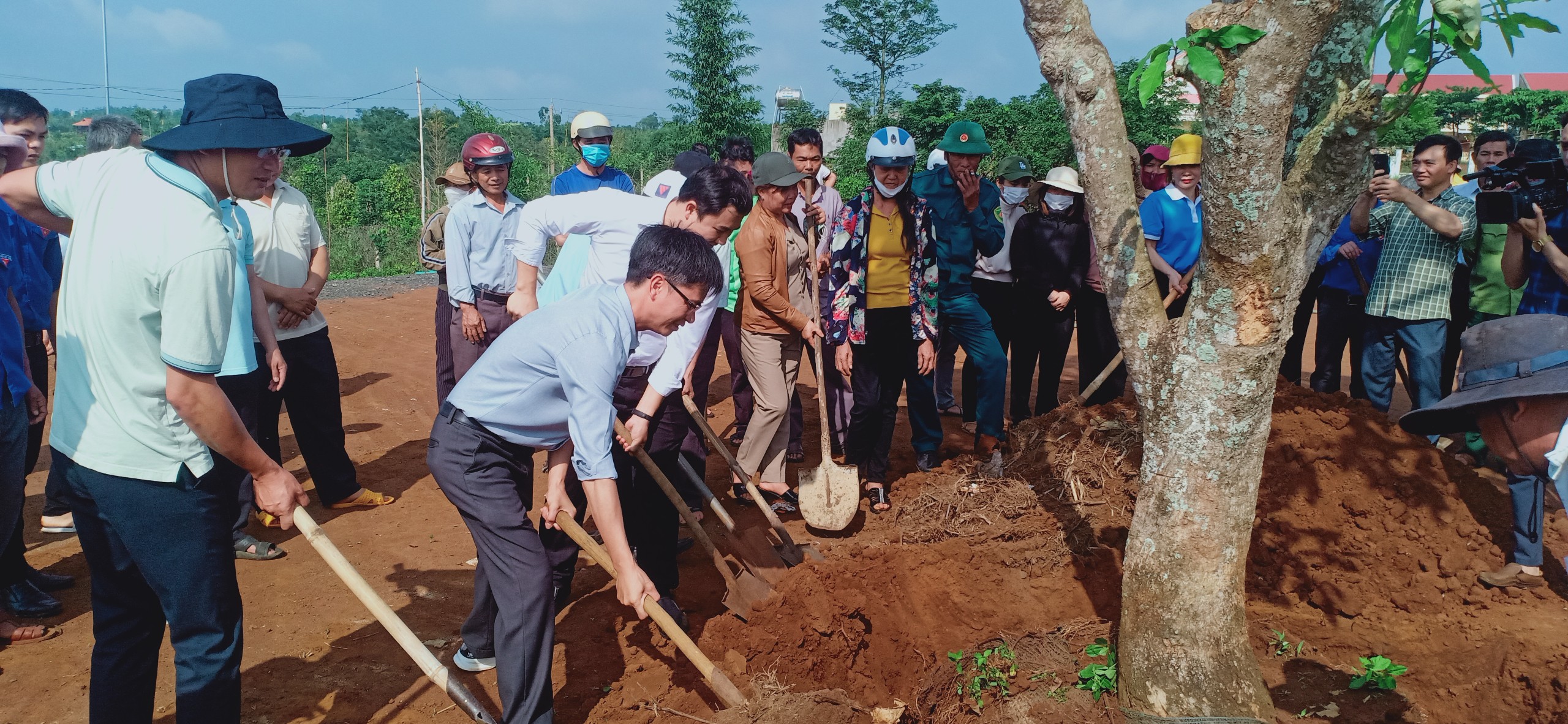 Lễ phát động" Tết trồng cây " Nhân dịp kỷ niệm 133 năm ngày sinh nhật Bác (19/05/1980-19/05/2023)